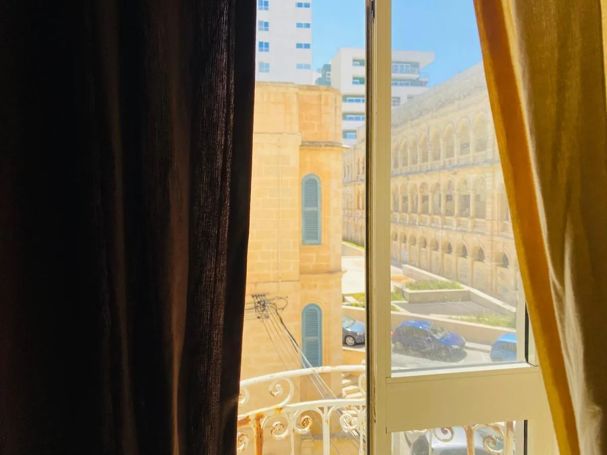 Friendly Tigne Point Apartment Sliema